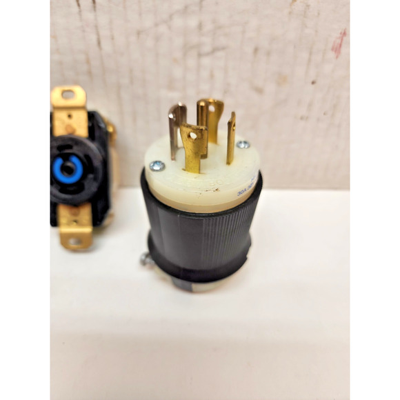 Lot 2 Hubbell HBL2811 & HBL2813 M & F Pair/Set Twist Lock 5 Wire 30A 120/208v - Picture 3 of 9